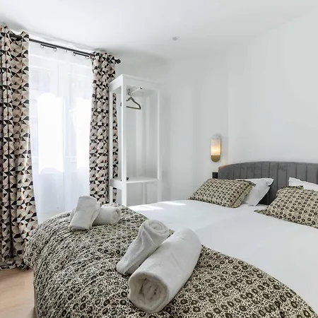 New- 8 Pers Devant Le Parc De La 아파트 파리